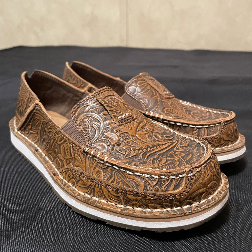 Ariat Cruisers Women’s Sz 6
